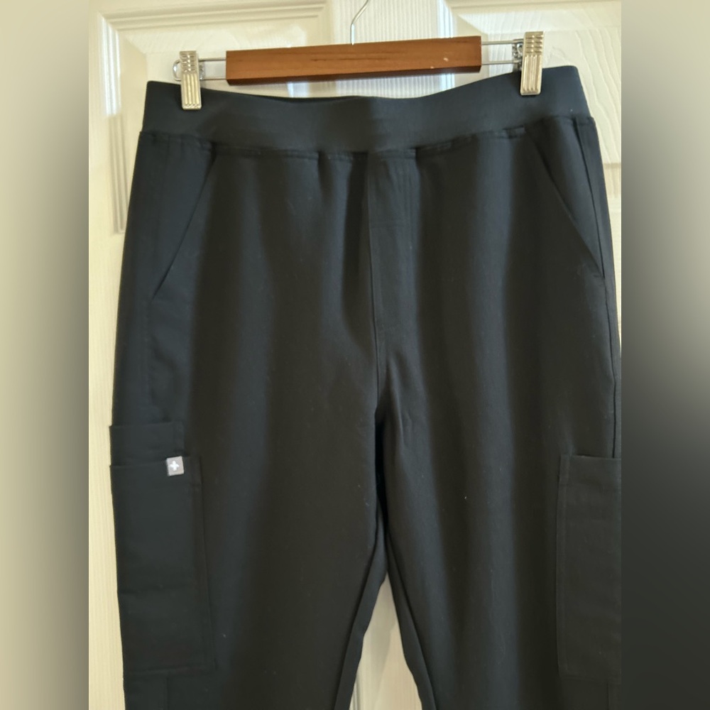 NWT FIGS Men Axim Cargo Scrub Pants™ Black Size M - Picture 5 of 8